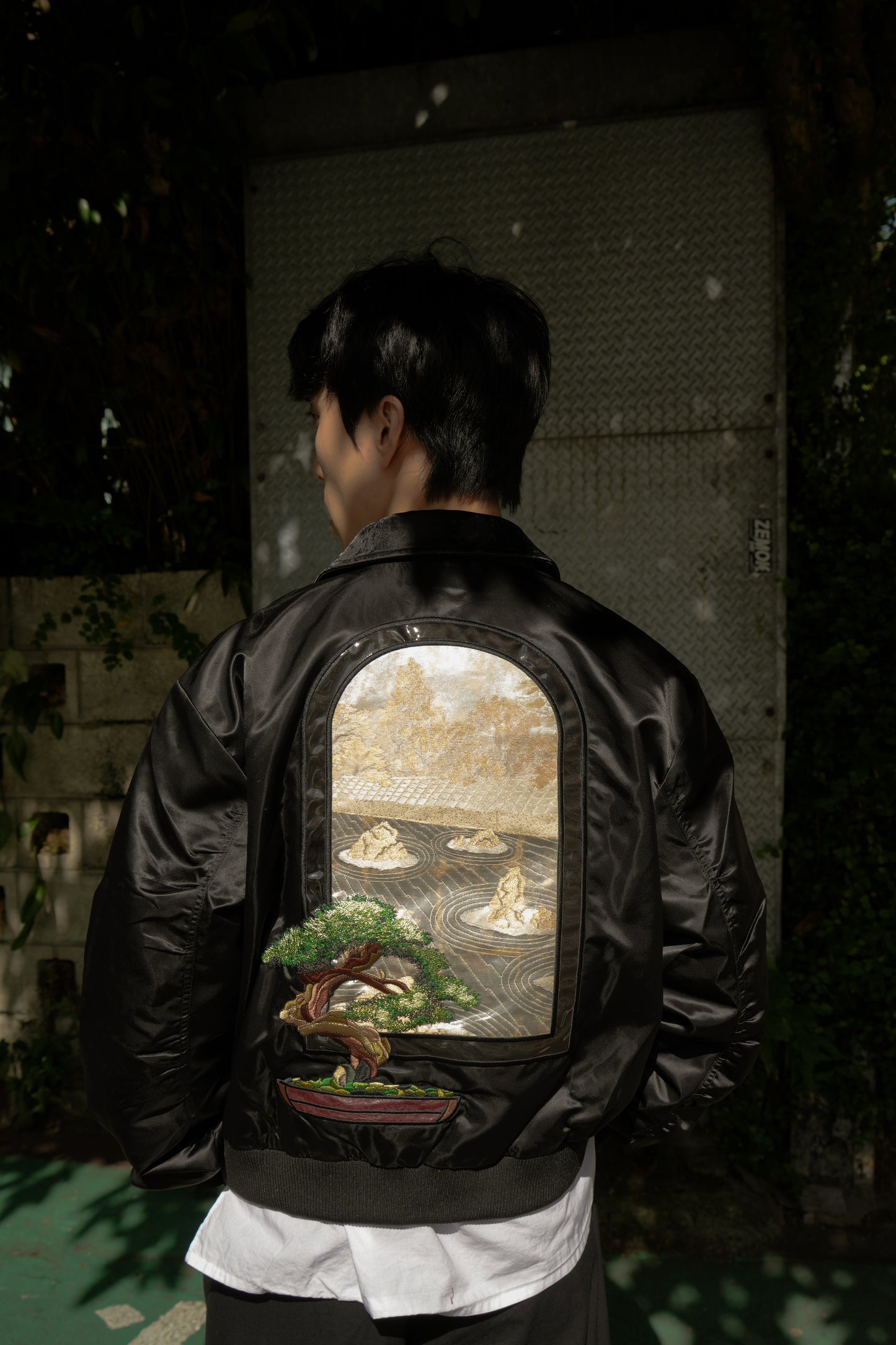Window To The Soul Bomber Jacket 靈魂之窗 | Moomento